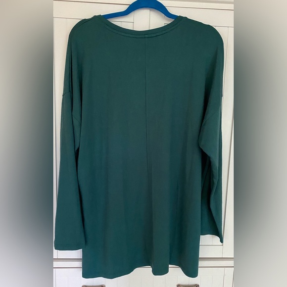 Banana Republic women’s Scoop Neck Long Sleeve Top Green Size XL
NWT - Picture 5 of 9